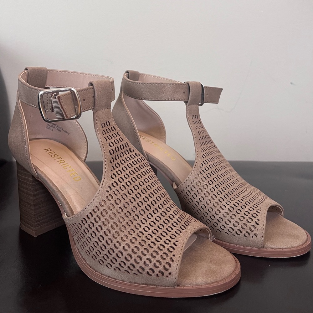 Restricted block heels size 6